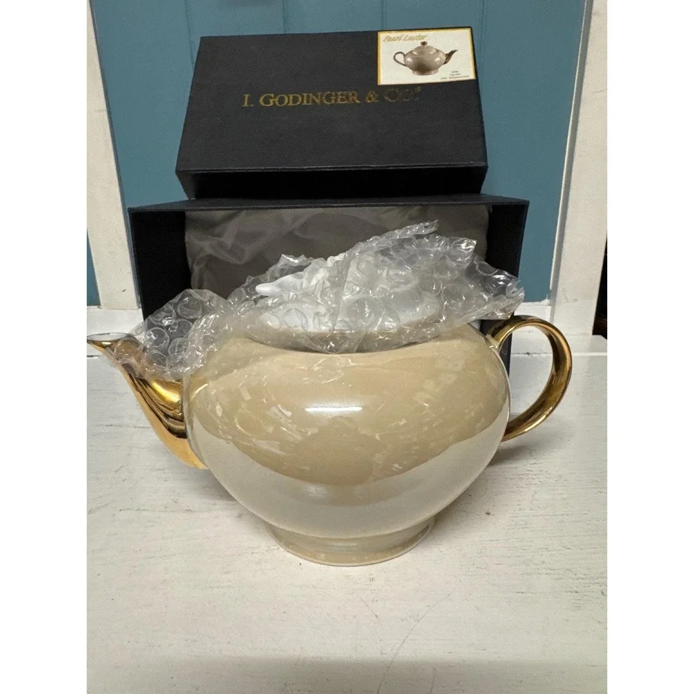 I GODINGER & CO Pearl Luster Tea Pot Gold‎ Accent Beautiful Porcelain Gift Boxed